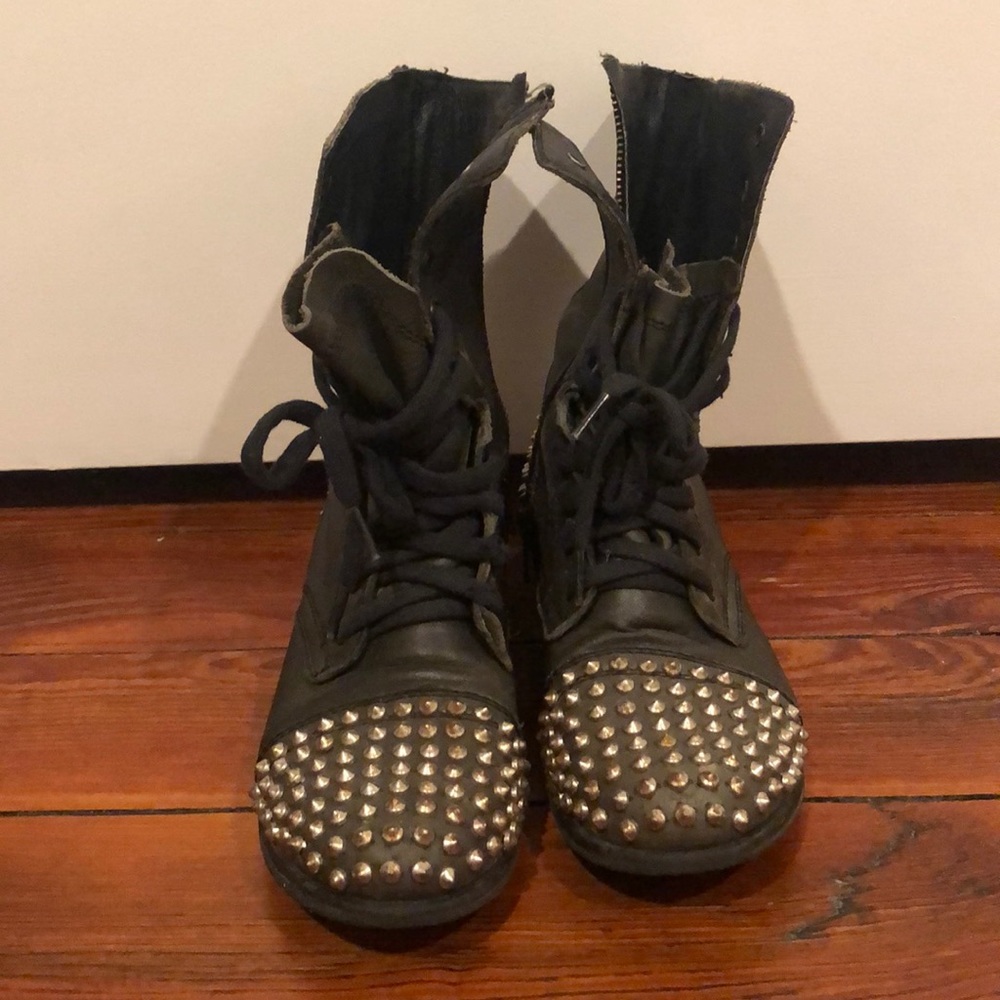 Genuine leather Vintage Steve Madden Combat boots